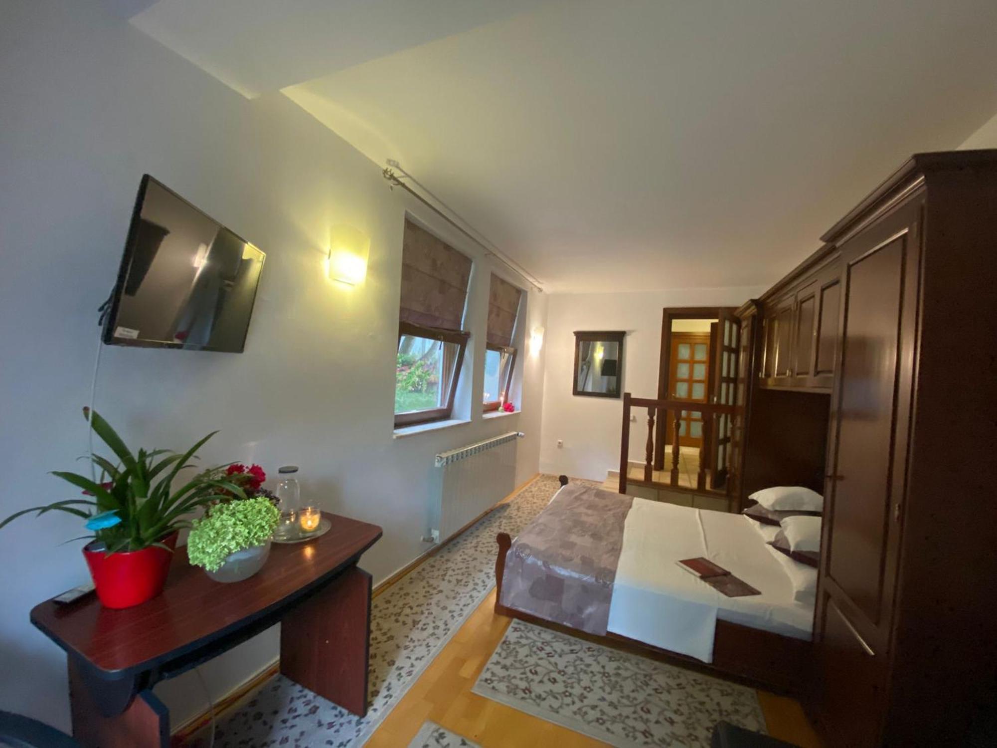 Rapsodia Pension Suceava Exterior foto
