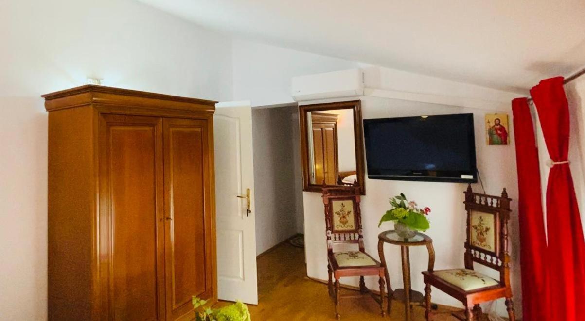 Rapsodia Pension Suceava Exterior foto