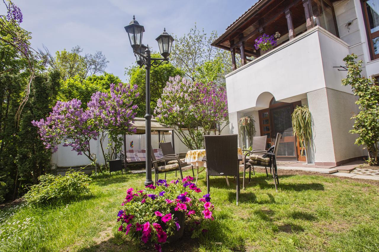 Rapsodia Pension Suceava Exterior foto